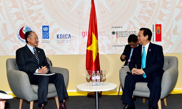 Komunitas internasional berkomitmen mendukung dan membantu Vietnam dalam usaha pengembangan Tanah Air